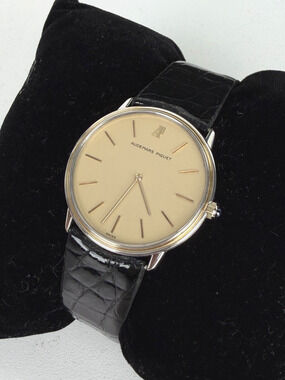 Audemars Piguet Ultra-Slim Dress Watch 6054 from 1983 in Champagne Dial